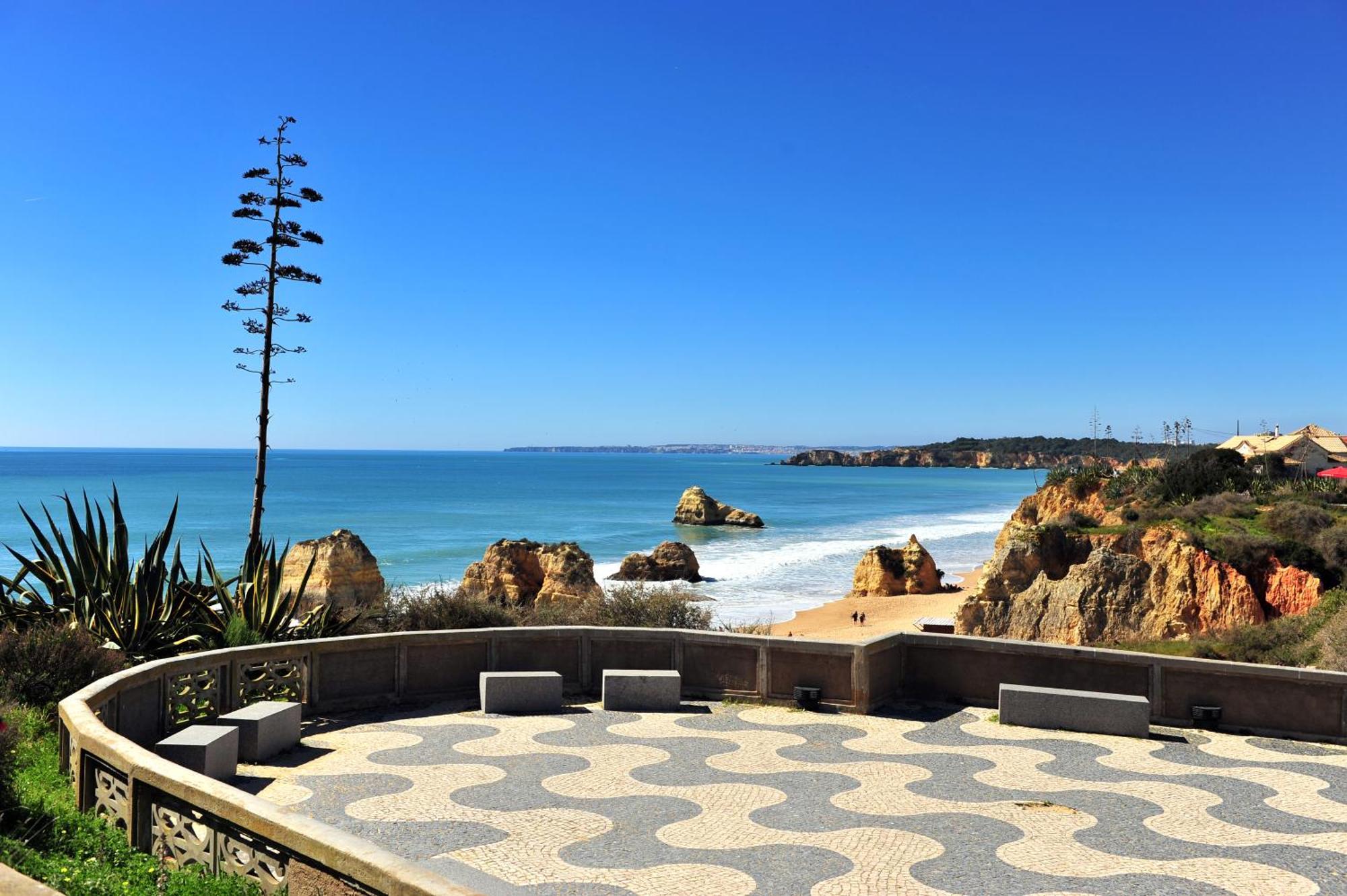 Bnb Homes Praia Da Rocha Beach Bright Apartment 50 M Away From The Ocean Портиман Екстериор снимка