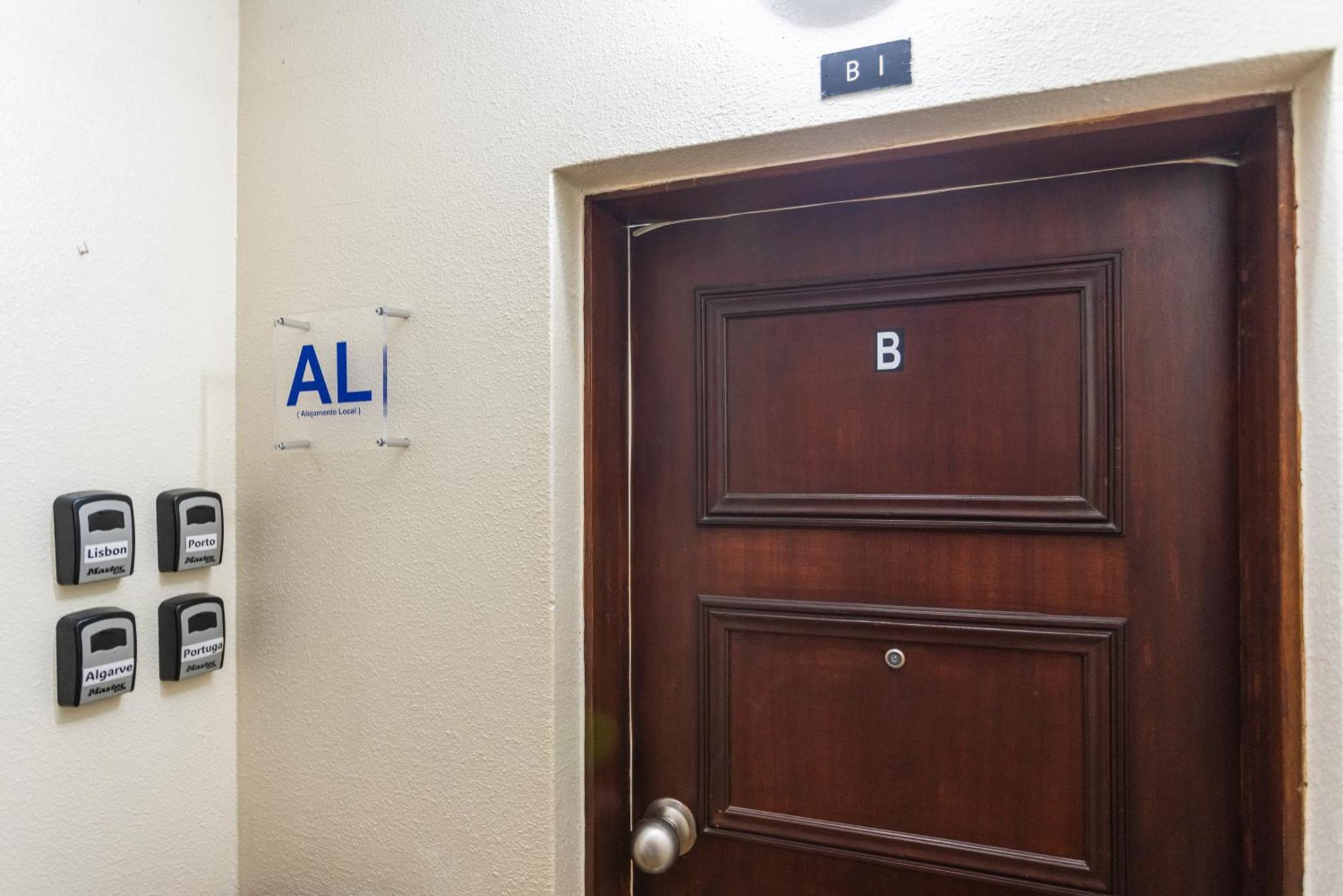 Bnb Homes Praia Da Rocha Beach Bright Apartment 50 M Away From The Ocean Портиман Екстериор снимка